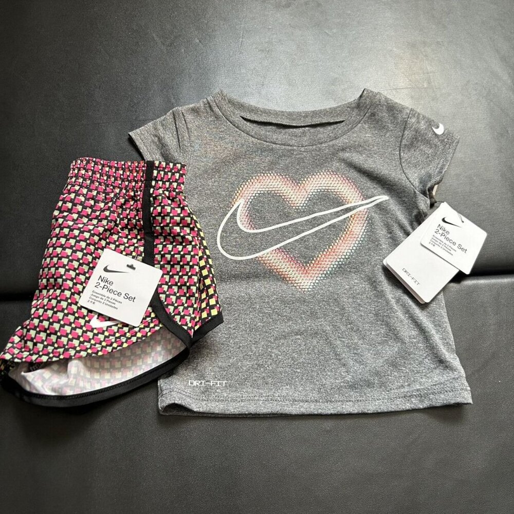 NWT Nike Glitter Athletic Set Girls Size 2T
